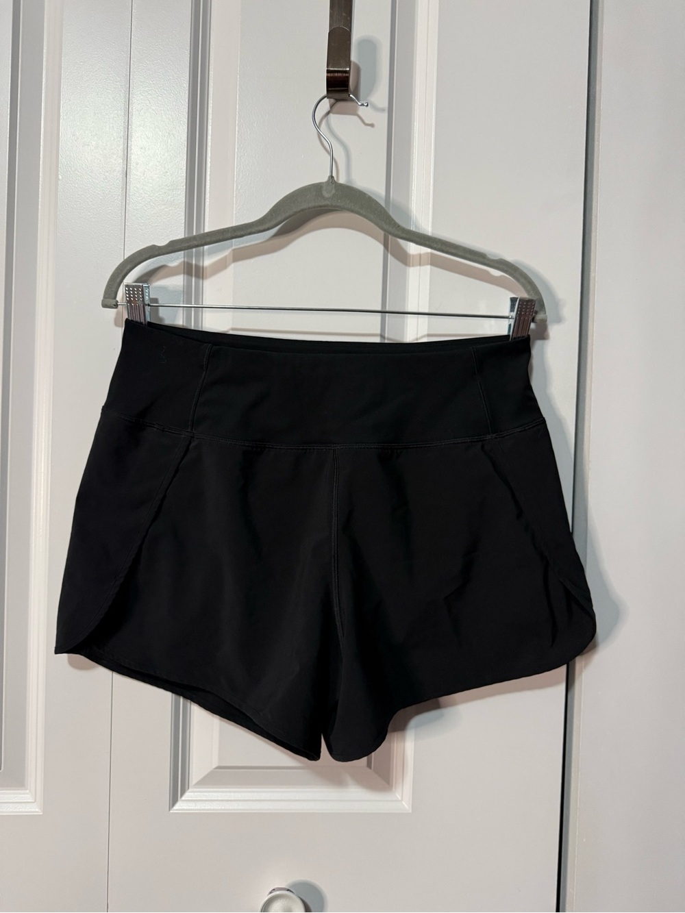CRZ YOGA Black High Wasted Quick Dry Shorts - Med 8/10